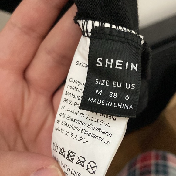 SHEIN black lace shoulder top - Picture 4 of 4